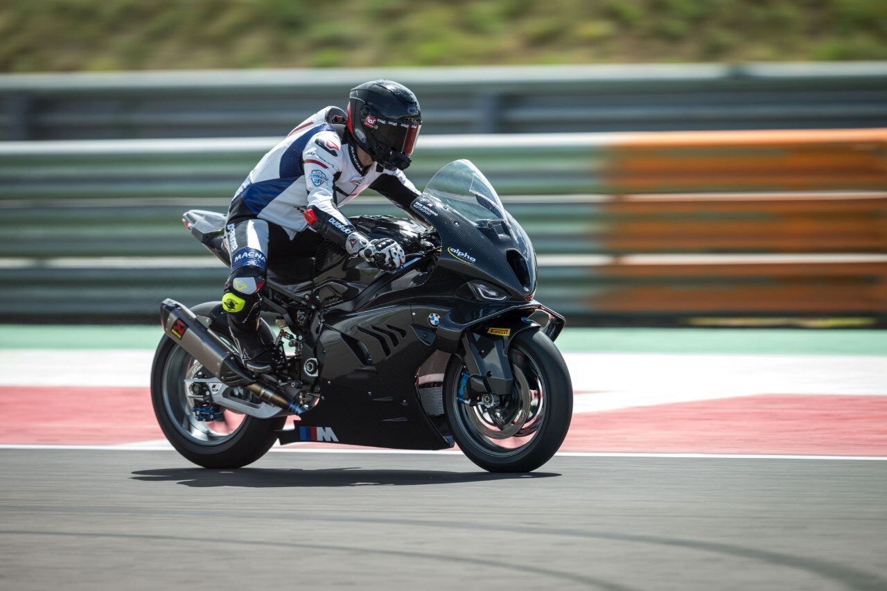 DueruoteTG #238 - Abbiamo guidato in pista la BMW che corre in SBK! 